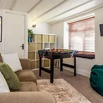 Idyllic Retreat With Log Burner Near Castle 度假居 丹比