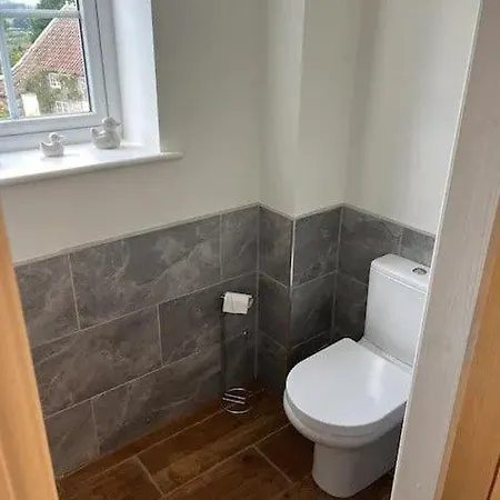 Idyllic Retreat With Log Burner Near Castle Semesterbostad *