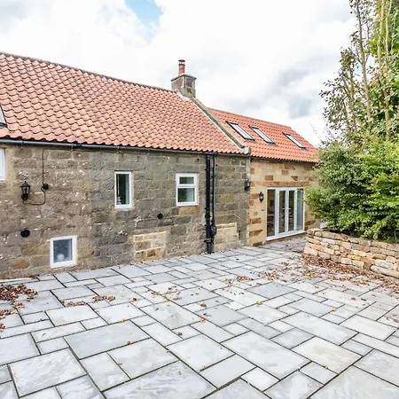 Semesterbostad Idyllic Retreat With Log Burner Near Castle