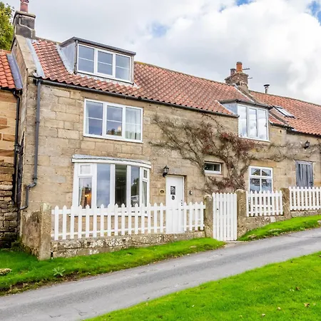 Idyllic Retreat With Log Burner Near Castle