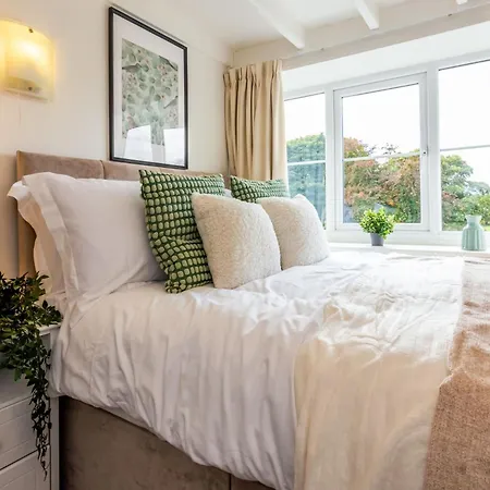 Semesterbostad Idyllic Retreat With Log Burner Near Castle