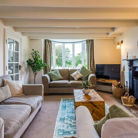 Idyllic Retreat With Log Burner Near Castle