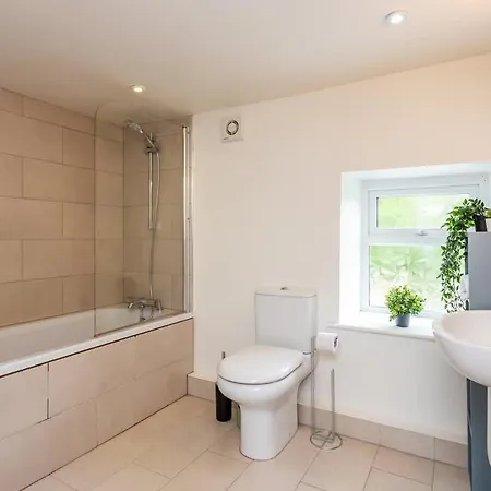 Idyllic Retreat With Log Burner Near Castle