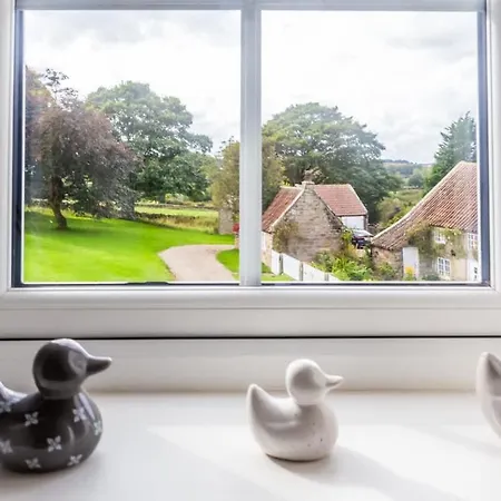 Idyllic Retreat With Log Burner Near Castle