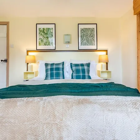 度假居 Idyllic Retreat With Log Burner Near Castle *