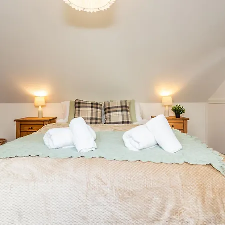 Idyllic Retreat With Log Burner Near Castle Ferienhaus *