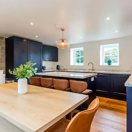 Idyllic Retreat With Log Burner Near Castle *