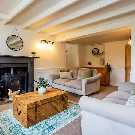 Holiday home Idyllic Retreat With Log Burner Near Castle