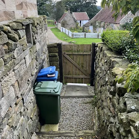 Idyllic Retreat With Log Burner Near Castle Danby