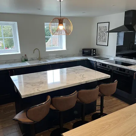 Ferienhaus Idyllic Retreat With Log Burner Near Castle