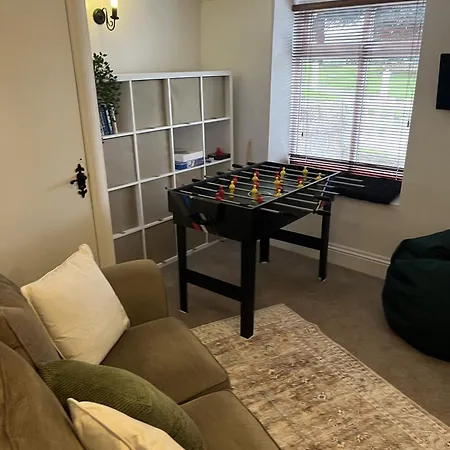 Ferienhaus Idyllic Retreat With Log Burner Near Castle