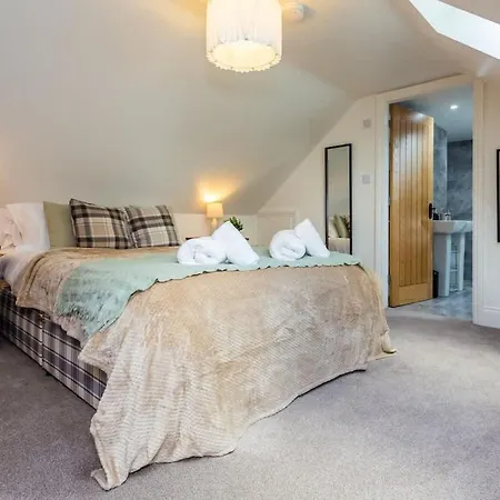 Idyllic Retreat With Log Burner Near Castle Danby