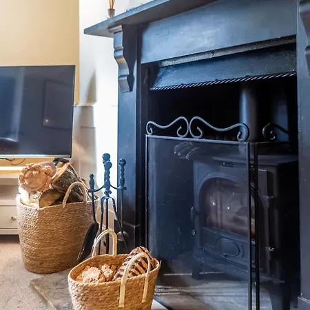 Idyllic Retreat With Log Burner Near Castle * Danby