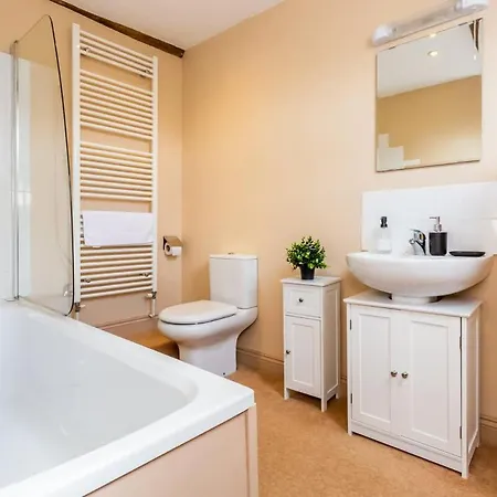 Idyllic Retreat With Log Burner Near Castle * Danby