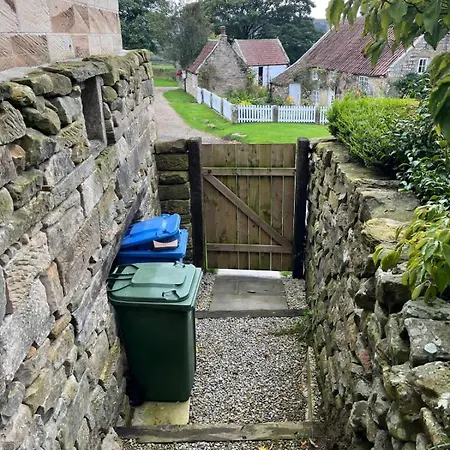 Idyllic Retreat With Log Burner Near Castle Danby