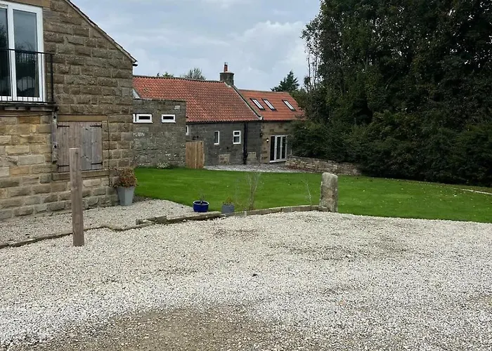 Idyllic Retreat With Log Burner Near Castle Danby